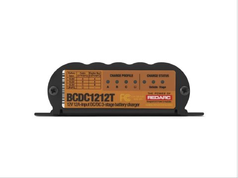 Chargeur de batterie auxiliaire Redarc DC DC 12 V 12 A pour véhicule avec remorque équipé