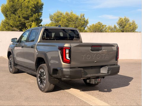 TOYOTA HILUX TRAVO 2026 STYLE DBL-CAB 2.8L 204CV