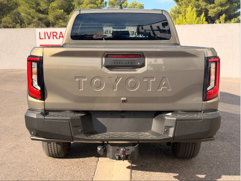 TOYOTA HILUX TRAVO 2026 STYLE DBL-CAB 2.8L 204CV