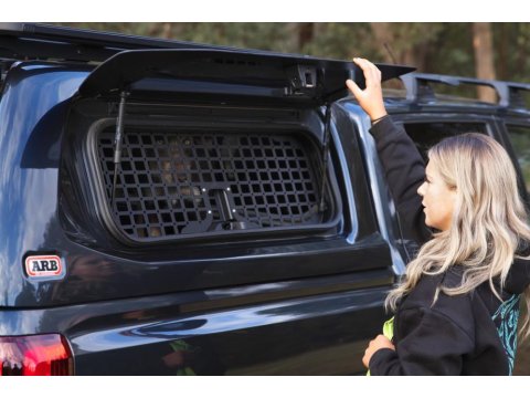 Grille de protection MOLLE ARB pour vitre latérale relevable de hard top Ascent