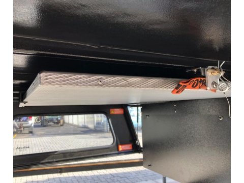 Supports de table de bivouac sous toit de hard-top rigide Alu-Cab