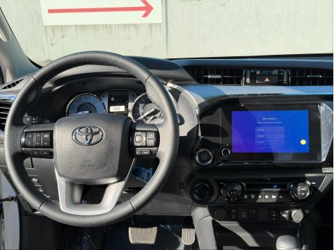 TOYOTA HILUX LEGENDE 2.8L 204cv BVA BLANC
