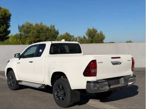 TOYOTA HILUX LEGENDE 2.8L 204cv BVA BLANC