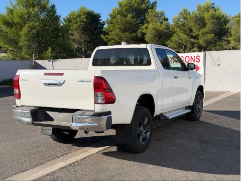 TOYOTA HILUX LEGENDE 2.8L 204cv BVA BLANC