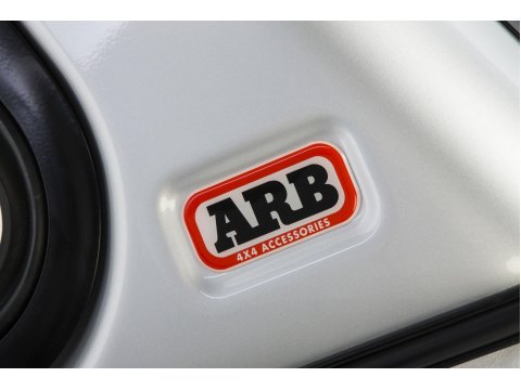 Hard top ARB Classic Smooth avec vitres latérales coulissantes pour Nissan Navara D40 Double Cab 2005-2015
