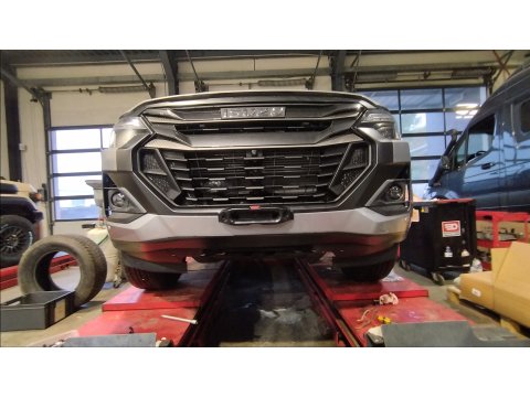 Platine de treuil intégrée au pare-chocs d'origine pour Isuzu DMax III 2020+