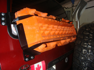Support de plaques  sable Maxtrax sur le hayon pour Toyota HDJ80 N4-Offroad