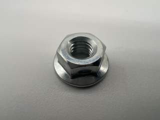 Ecrou silent bloc échappement