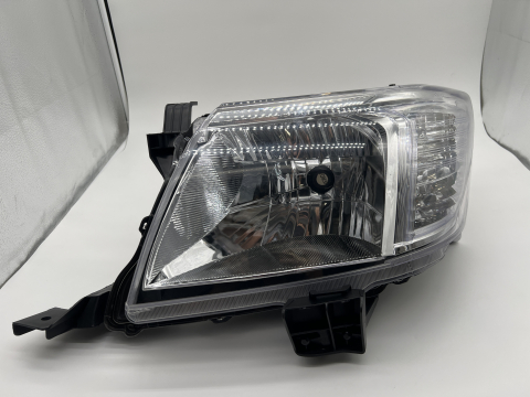 Optique avant gauche Hilux Vigo 2012-2015 - Réglage manuel ou électrique