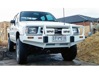 Pare chocs Winch Bar Hilux après 97 avec élargisseurs