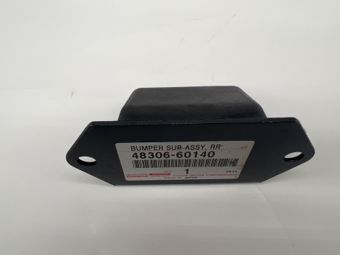 Butée de pont arrière HDJ100 fixée sous le châssis