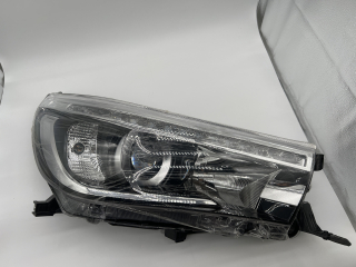 Optique avant droit réglage électrique leds Toyota Hilux Revo 2016-2018