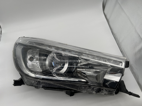 Optique avant droit réglage électrique leds Toyota Hilux Revo 2016-2018
