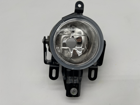 Antibrouillard avant gauche ou droit Mitsubishi Pajero III 04-00 à 12-06