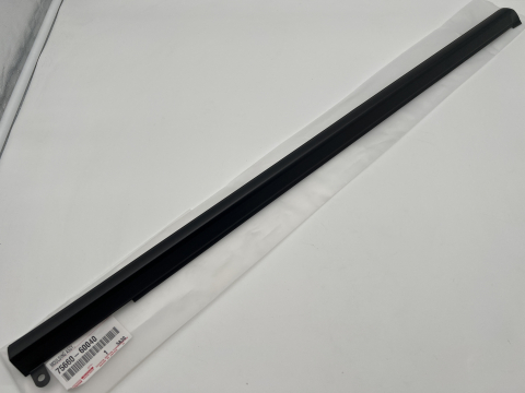 Moulure lèche vitre extérieur custode arrière droite HDJ100
