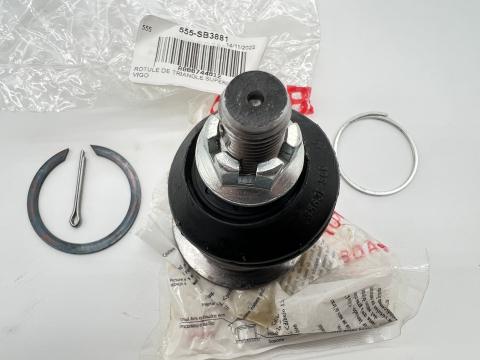 Rotule 555 supérieure triangle Toyota Hilux Vigo Revo - gauche ou droite
