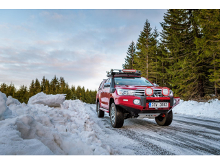 SUMMIT SAHARA SUITS HILUX 5-18