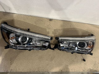 Paire optiques avant à leds Toyota Hilux Revo 2016-2018 - en remplacement des optiques à ampoules d'origine