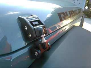 Attaches capot en aluminium anodisé noir pour Jeep Wrangler JK - la paire
