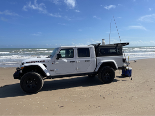 Hardtop Contour noir/ lisse avec fenêtre latérale pour Jeep Gladiator 2019+ Alu-Cab