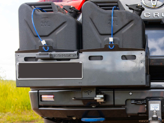 Porte jerrycan double côté gauche pour pare chocs arrière Kaymar sur Toyota Land Cruiser 300