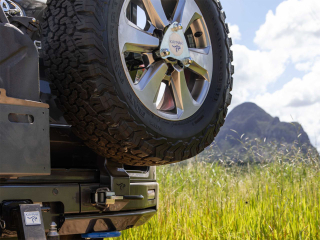 Porte roue de secours droit Kaymar Toyota Land Cruiser 300