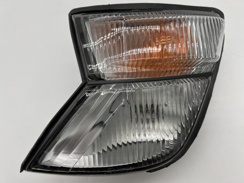Clignotant veilleuse avant gauche Nissan Patrol GR Y61 98-02