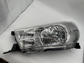 Optique avant gauche réglage électrique halogène Toyota Hilux Revo 2016-2018
