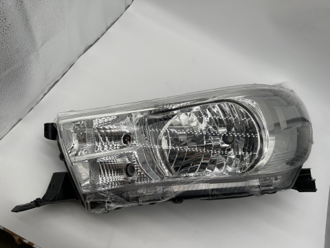 Optique avant gauche réglage électrique halogène Toyota Hilux Revo 2016-2018