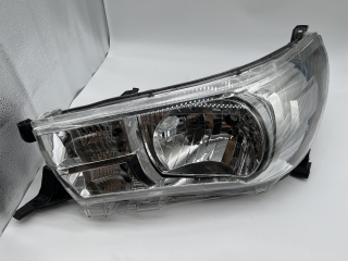 Optique avant gauche réglage manuel halogène Toyota Hilux Revo 2016-2018