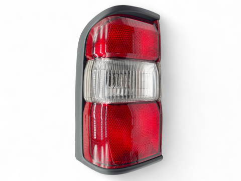 Feux arrière gauche aile Nissan Patrol GR Y61 97-03