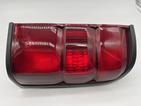 Feux arrière droit aile rouge Nissan Patrol GR Y61 97-03