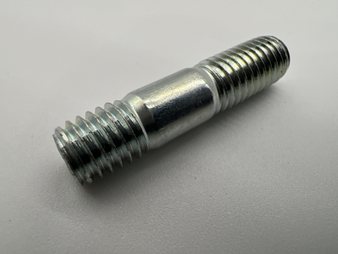 Goujon prisonnier entre culasse et collecteur admission HDJ100