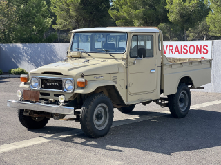 Toyota Land Cruiser FJ45 4.2L 135ch de 1983