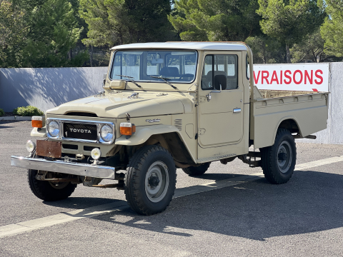 Toyota Land Cruiser FJ45 4.2L 135ch de 1983