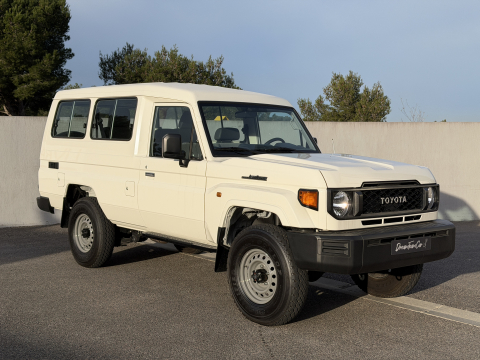 TOYOTA GRJ78 BVM BLANC INTERIEUR GRIS